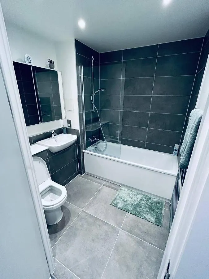 Luxury 2 Bedroom Apartment - Canning Town London