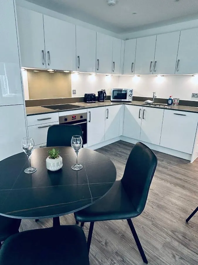 Luxury 2 Bedroom Apartment - Canning Town London